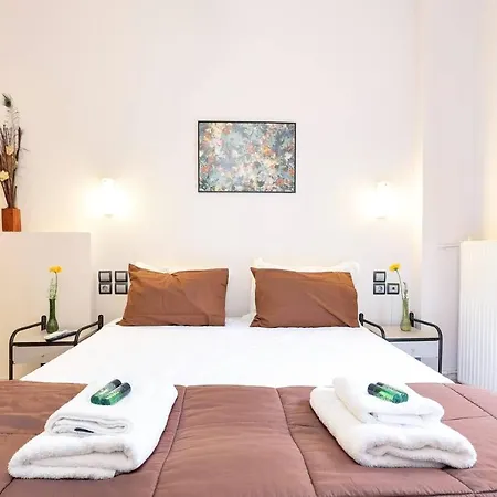 Silver Double With Balcony Πανδοχείο *